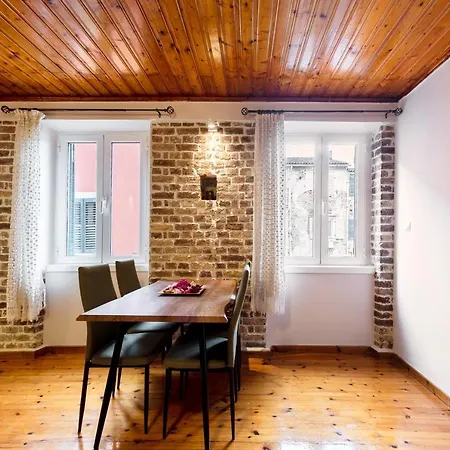 Martinucci@historical Centre Apartment